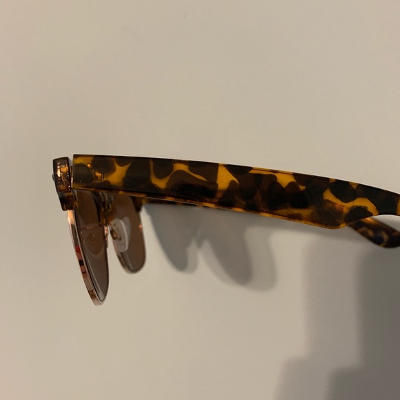 Sunglasses - Picture 4 of 4